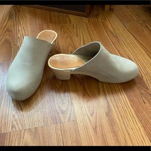 Bryr Clementine Cement Nubuck Clogs